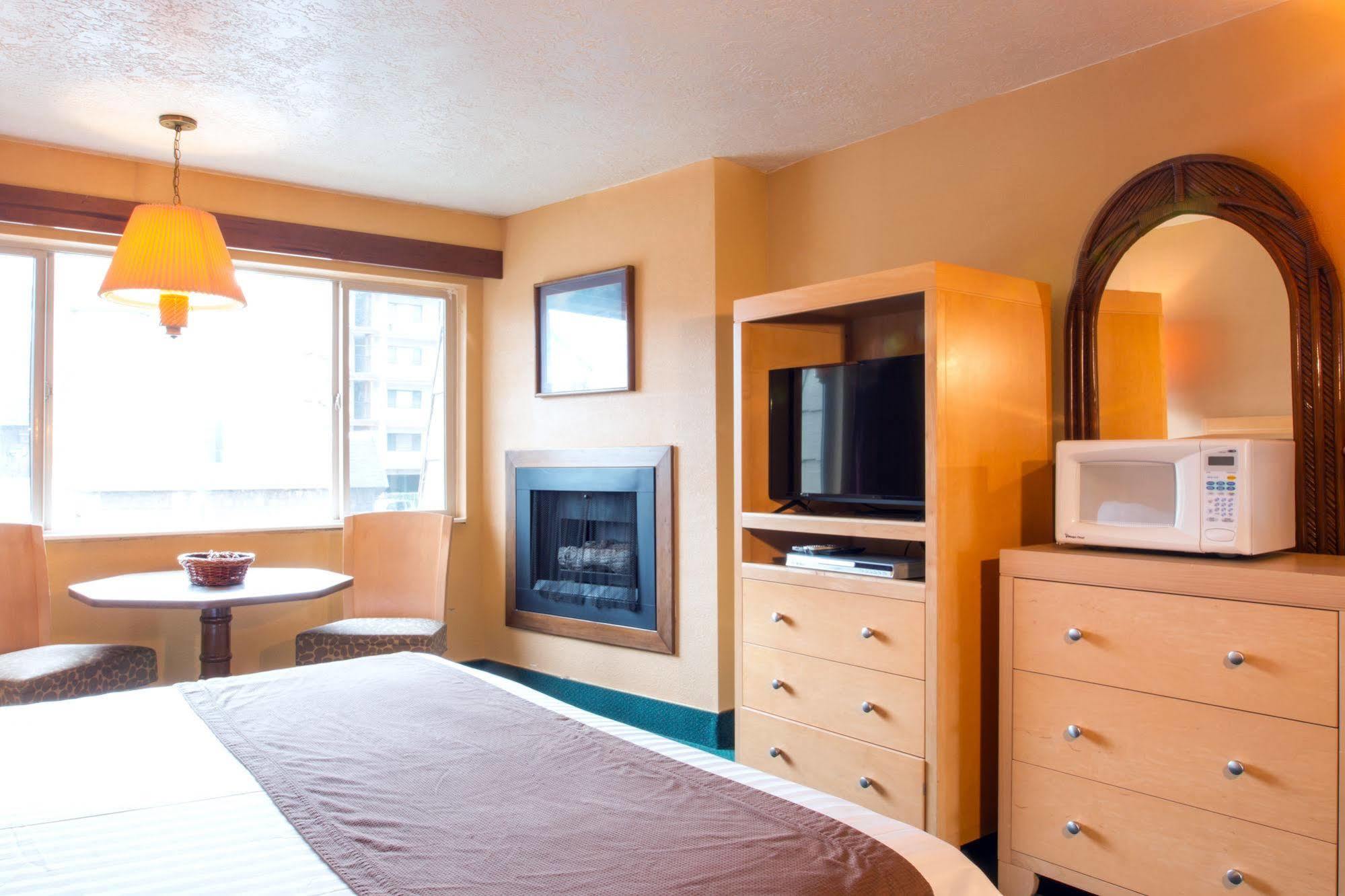 Hi Tide Oceanfront Inn 시사이드 외부 사진